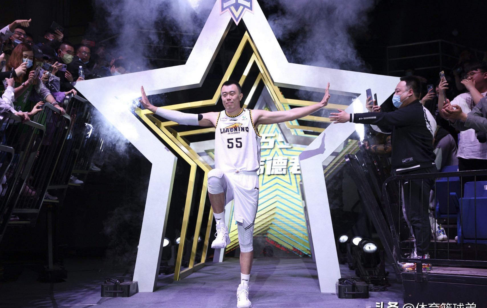 球队晋级季后赛,目标锁定总冠军怎么办