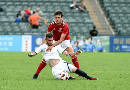 教练团队研究对手战术，期待胜利(教练团队研究对手战术,期待胜利的句子)